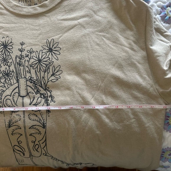 Pierce + Pine Beige Graphic Tee - Picture 3 of 6